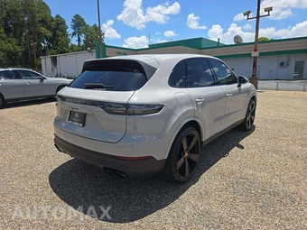 2023 Porsche Cayenne Platinum Edition – miniatura 3