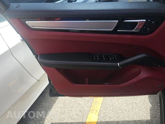 2023 Porsche Cayenne Platinum Edition – miniatura 9