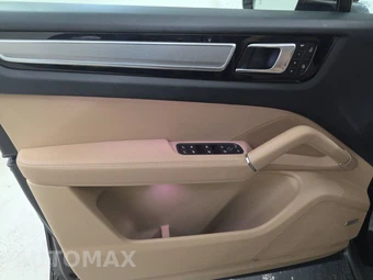 2023 Porsche Cayenne Platinum Edition – miniatura 9