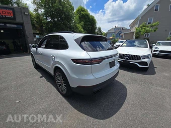 2023 Porsche Cayenne Platinum Edition – miniatura 2