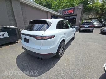 2023 Porsche Cayenne Platinum Edition – miniatura 3