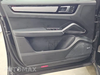 2023 Porsche Cayenne S Coupe Platinum Editi – miniatura 9