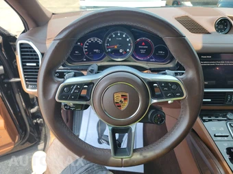 2023 Porsche Cayenne S Coupe Platinum Editi – miniatura 16