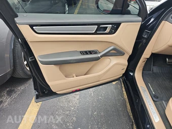 2023 Porsche Cayenne S Coupe Platinum Editi – miniatura 9