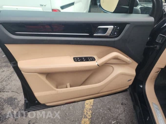 2023 Porsche Cayenne S Platinum Edition – miniatura 9