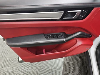 2023 Porsche Cayenne S Platinum Edition – miniatura 9