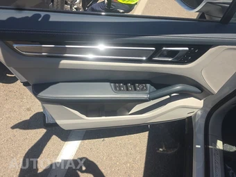 2023 Porsche Cayenne S Platinum Edition – miniatura 9
