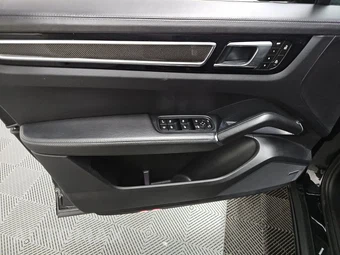 2023 Porsche Cayenne Turbo S E-Hybrid Coupe – miniatura 9