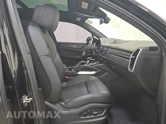 2023 Porsche Cayenne Turbo S E-Hybrid - miniatura 8