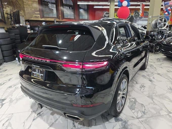 2023 Porsche Cayenne – miniatura 3