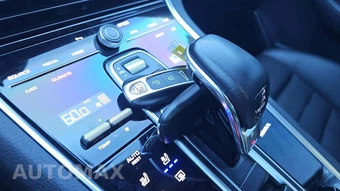 2023 Porsche Panamera 4 Platinum Edition – miniatura 17