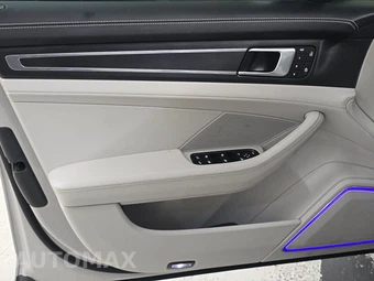 2023 Porsche Panamera Platinum Edition – miniatura 9