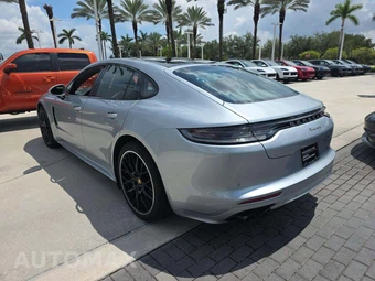 2023 Porsche Panamera Platinum Edition – miniatura 2