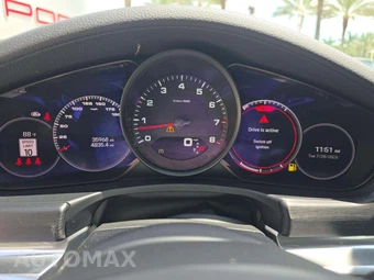 2023 Porsche Panamera Platinum Edition – miniatura 9