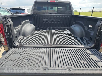 2023 Ram 1500 Big Horn Crew Cab Short Bed - miniatura 16