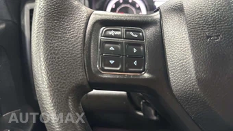 2023 Ram 1500 Classic Express Crew Cab Short Bed - miniatura 23