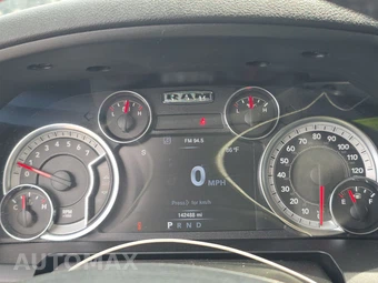 2023 Ram 1500 Classic SLT Crew Cab Medium Bed - miniatura 12
