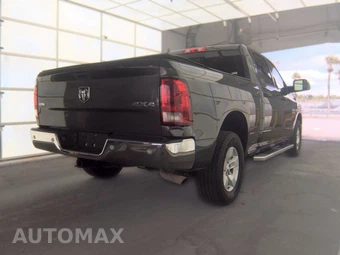 2023 Ram 1500 Classic SLT Crew Cab Medium Bed - miniatura 4