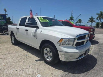 2023 Ram 1500 Classic SLT Crew Cab Short Bed - miniatura 4