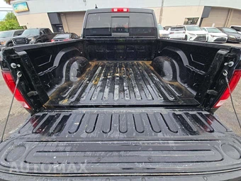 2023 Ram 1500 Classic SLT Crew Cab Short Bed - miniatura 11