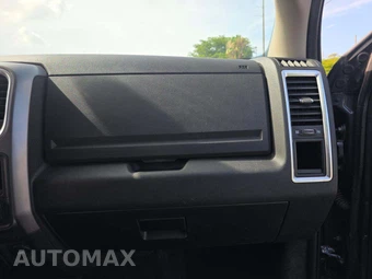 2023 Ram 1500 Classic SLT Crew Cab Short Bed - miniatura 16