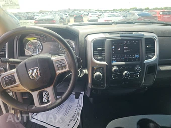 2023 Ram 1500 Classic SLT Crew Cab Short Bed - miniatura 11