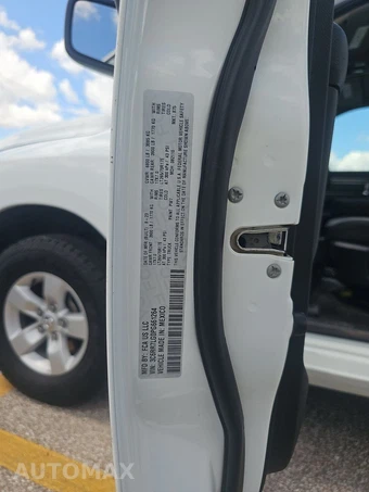 2023 Ram 1500 Classic SLT Crew Cab Short Bed - miniatura 14