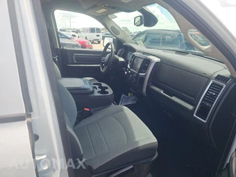 2023 Ram 1500 Classic SLT Crew Cab Short Bed - miniatura 8