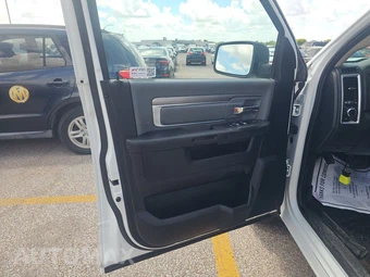 2023 Ram 1500 Classic SLT Crew Cab Short Bed - miniatura 9