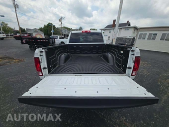 2023 Ram 1500 Classic Tradesman Crew Cab Medium Bed - miniatura 14