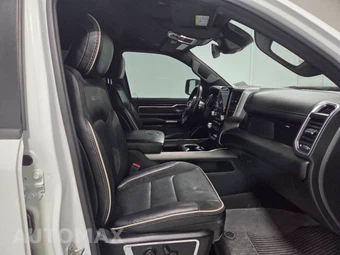 2023 Ram 1500 Laramie Crew Cab Extra Short Bed - miniatura 16