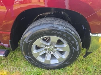 2023 Ram 1500 Laramie Crew Cab Medium Bed - miniatura 9