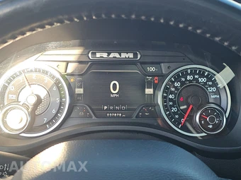 2023 Ram 1500 Laramie Crew Cab Medium Bed - miniatura 12