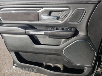 2023 Ram 1500 Laramie Crew Cab Medium Bed - miniatura 9