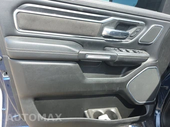 2023 Ram 1500 Laramie Crew Cab Medium Bed - miniatura 9