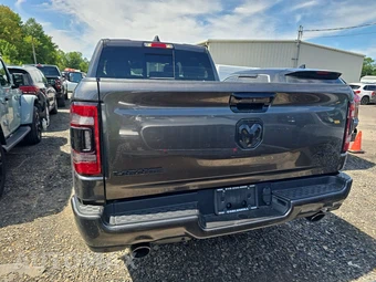 2023 Ram 1500 Laramie Crew Cab Medium Bed - miniatura 5
