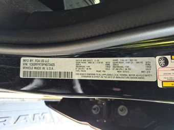 2023 Ram 1500 Laramie Crew Cab Medium Bed - miniatura 14