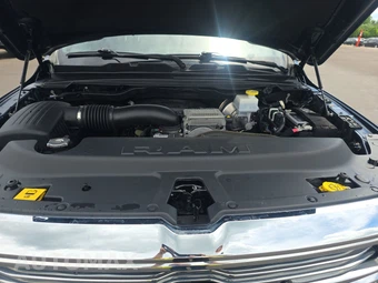 2023 Ram 1500 Laramie Crew Cab Medium Bed - miniatura 15