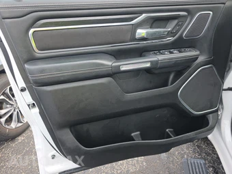 2023 Ram 1500 Laramie Crew Cab Medium Bed - miniatura 9