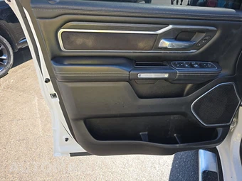 2023 Ram 1500 Laramie Crew Cab Medium Bed - miniatura 9