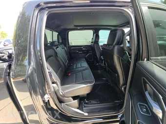 2023 Ram 1500 Laramie Crew Cab Short Bed - miniatura 16