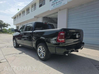 2023 Ram 1500 Laramie Crew Cab Short Bed - miniatura 2