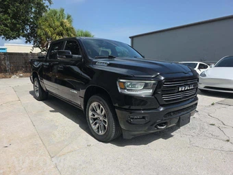 2023 Ram 1500 Laramie Crew Cab Short Bed - miniatura 4