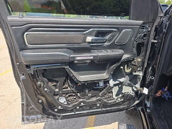 2023 Ram 1500 Laramie Crew Cab Short Bed - miniatura 9