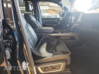 2023 Ram 1500 Laramie Crew Cab Short Bed - miniatura 8
