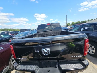 2023 Ram 1500 Laramie Crew Cab Short Bed - miniatura 5
