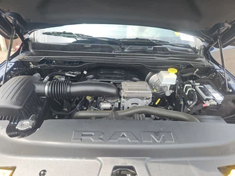 2023 Ram 1500 Laramie Crew Cab Short Bed - miniatura 15