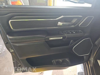 2023 Ram 1500 Laramie Crew Cab Short Bed - miniatura 9