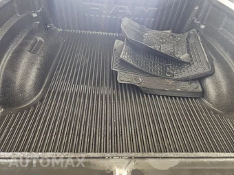 2023 Ram 1500 Laramie Crew Cab Short Bed - miniatura 16