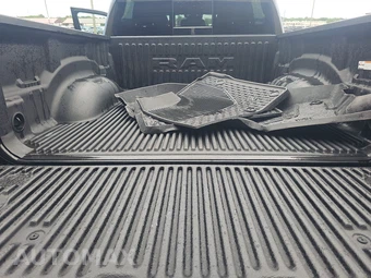 2023 Ram 1500 Laramie Crew Cab Short Bed - miniatura 16